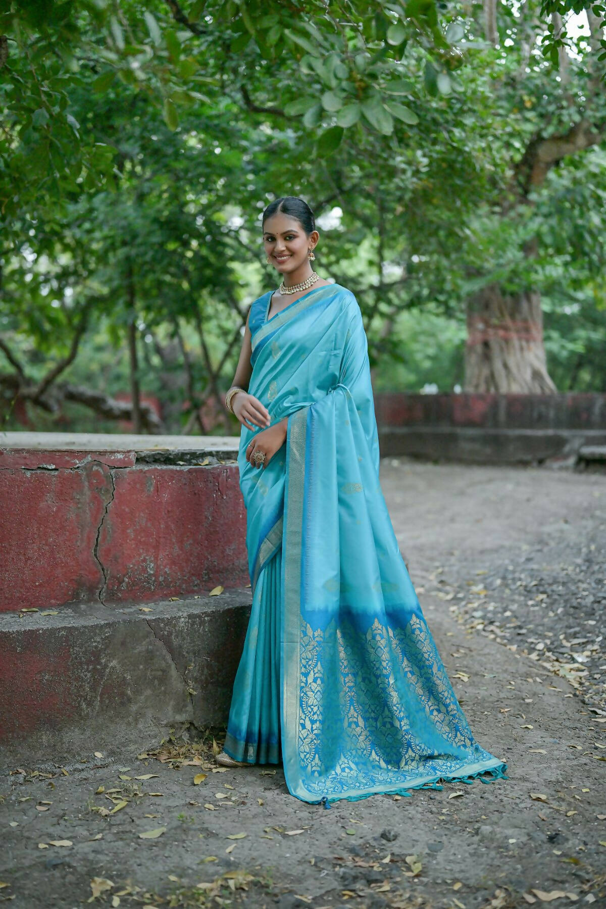 Vishnu Weaves Women's Firozi Soft Silk Zari Woven Saree with Blouse - Swadesiicart