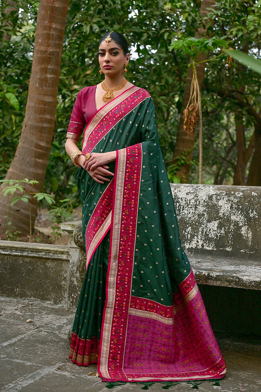 Vishnu Weaves Women's Bt-green Banarasi Silk Woven Saree with Blouse - Swadesiicart