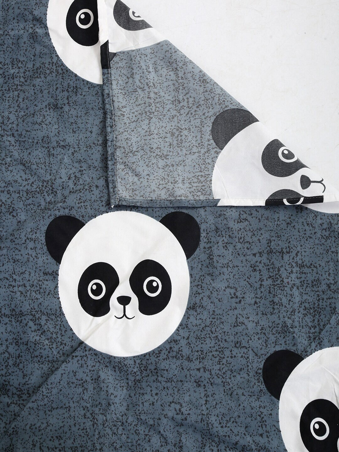 Home Sizzler Grey & White Graphic 144 TC Bedsheet with Pillow Covers - Swadesiicart
