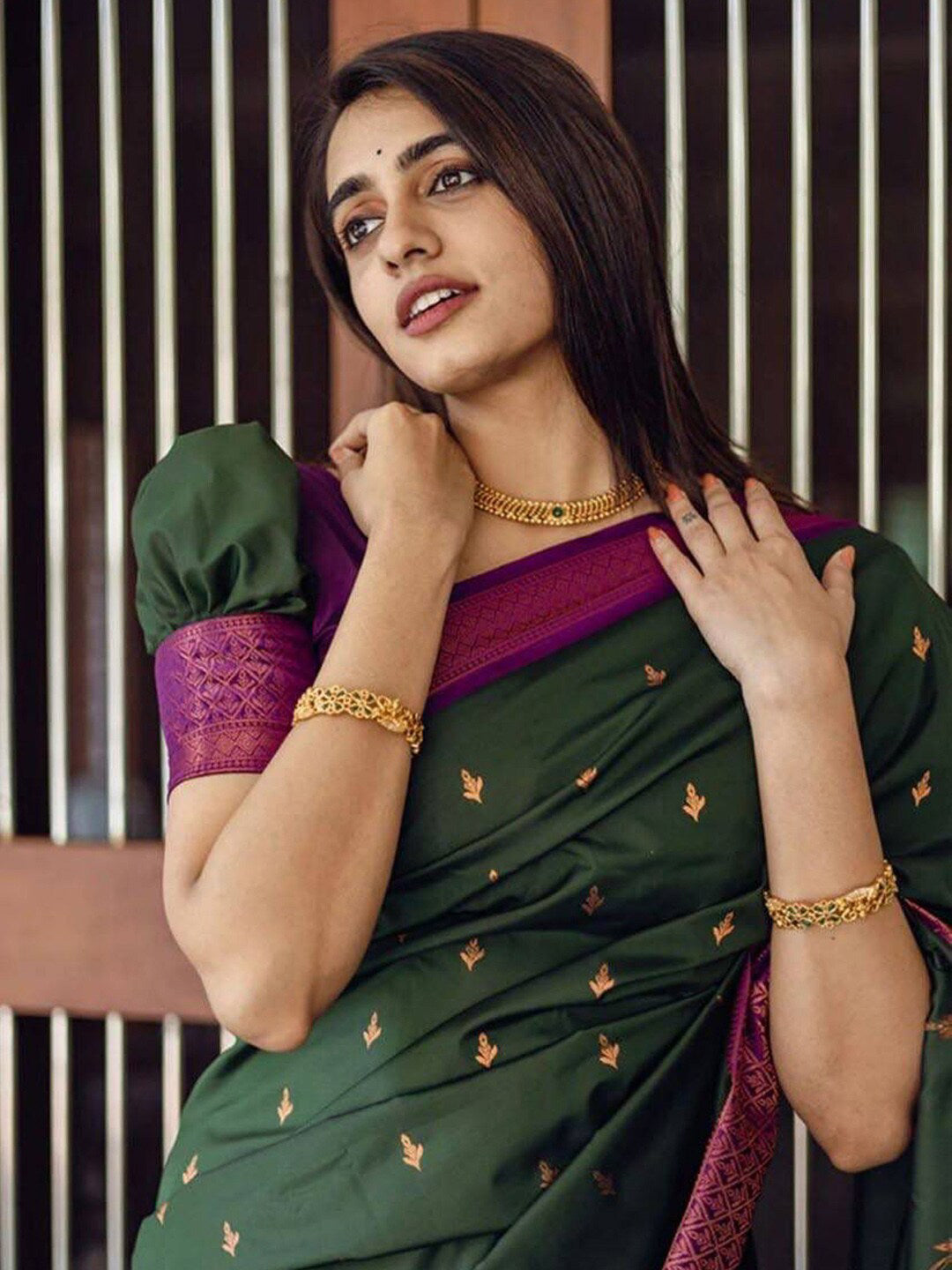 Kalini Ethnic Motifs Woven Design Zari Silk Blend Banarasi Saree | Swadesiicart