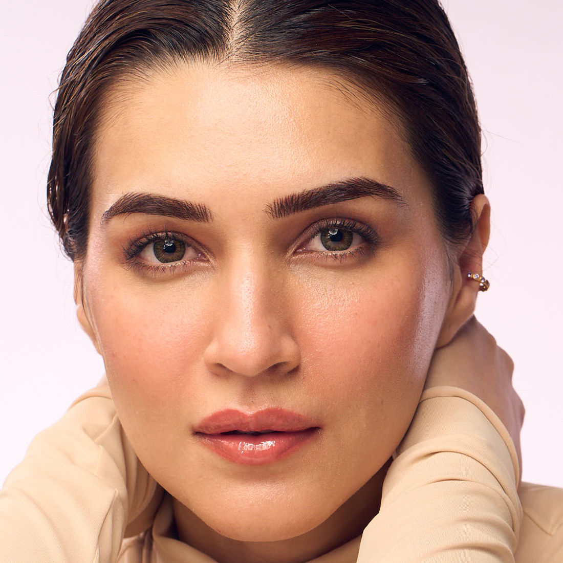 Hyphen By Kriti Sanon Hazel Vitamin Infused Peptide Lip Balm, Hydrate & Moisturize, Smoothen Lips & Repair Moisture Barrier | Swadesiicart