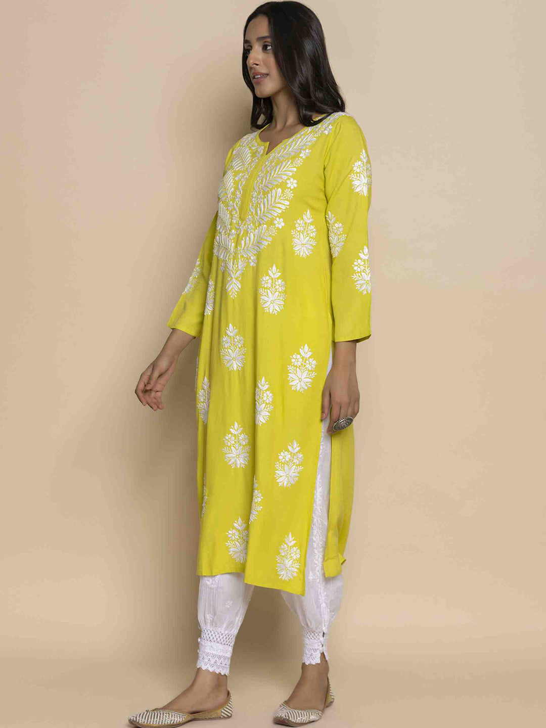 HOUSE OF KARI Floral Embroidered Chikankari Straight Kurta | Swadesiicart