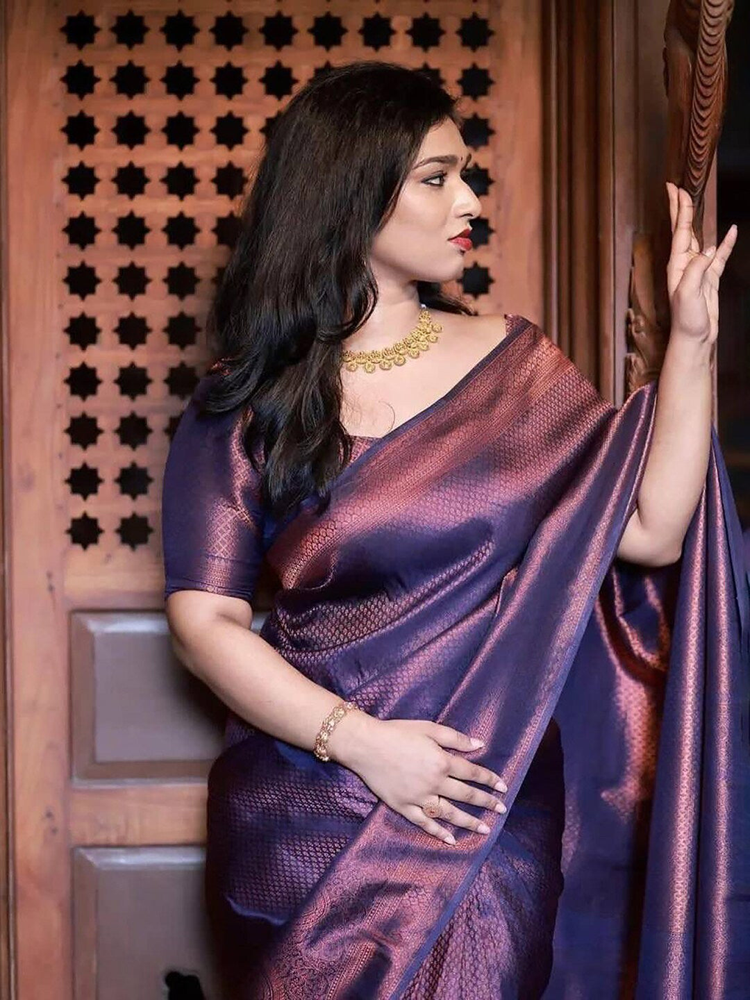 Kalini Woven Design Zari Silk Blend Banarasi Saree | Swadesiicart