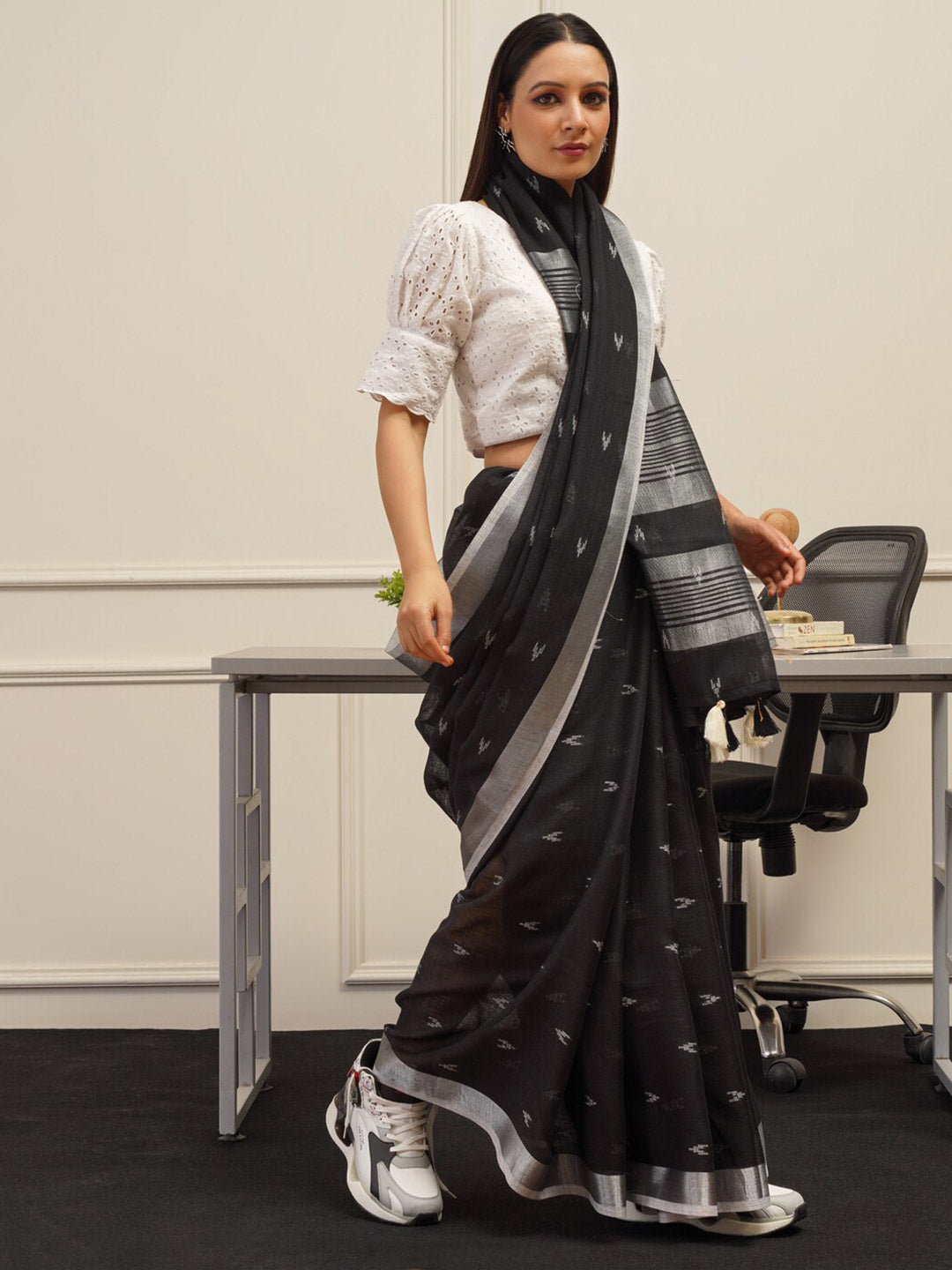 Tikhi Imli Ethnic Motifs Saree | Swadesiicart