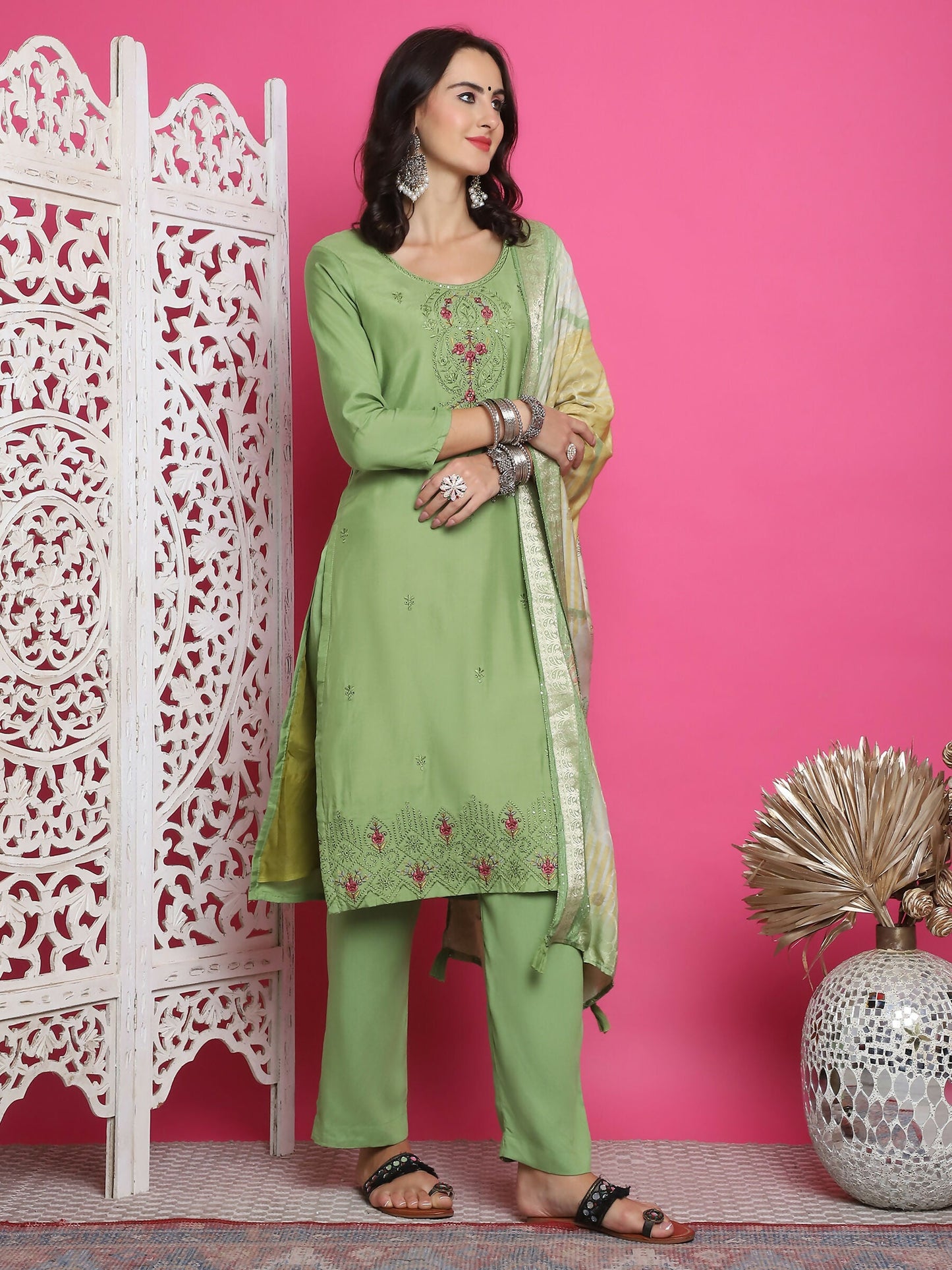 Jyoti Fashion Women's Green Muslin Floral Resham Embroidery Kurta with Trouser & Dupatta | Swadesiicart