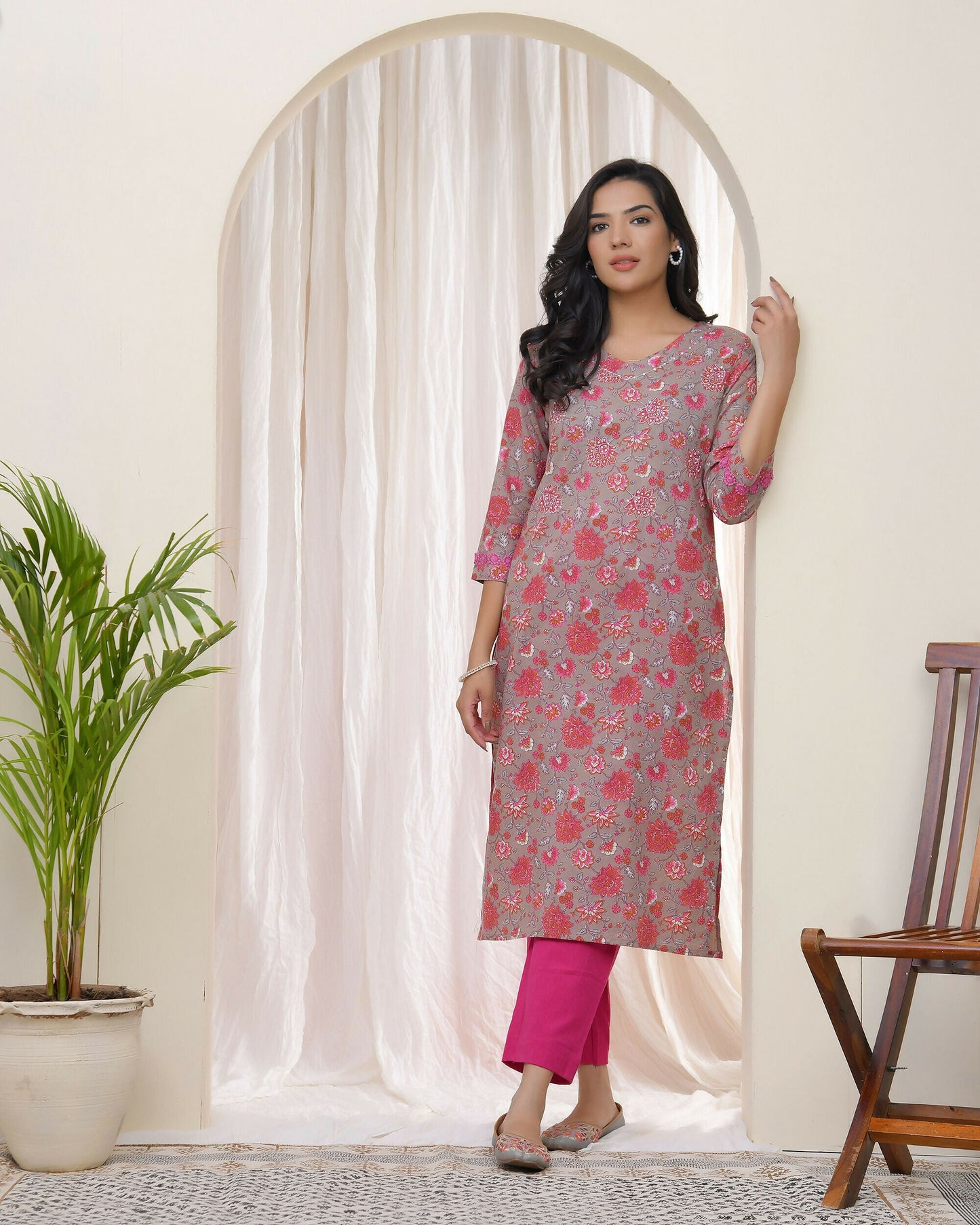 Vaasva Women Charcoal Cotton Printed Straight Kurti With Pant | Swadesiicart