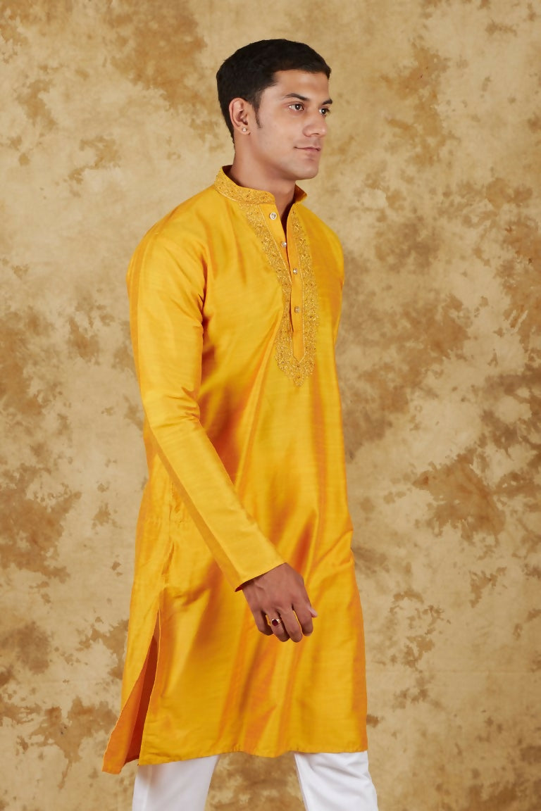 Bluesaanchi Men's Handloom Embroidered Yellow Kurta Set | Swadesiicart