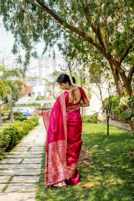 Vishnu Weaves Women's Pink Handloom Raw Silk Woven Border Saree with Unstitched Blouse - Swadesiicart