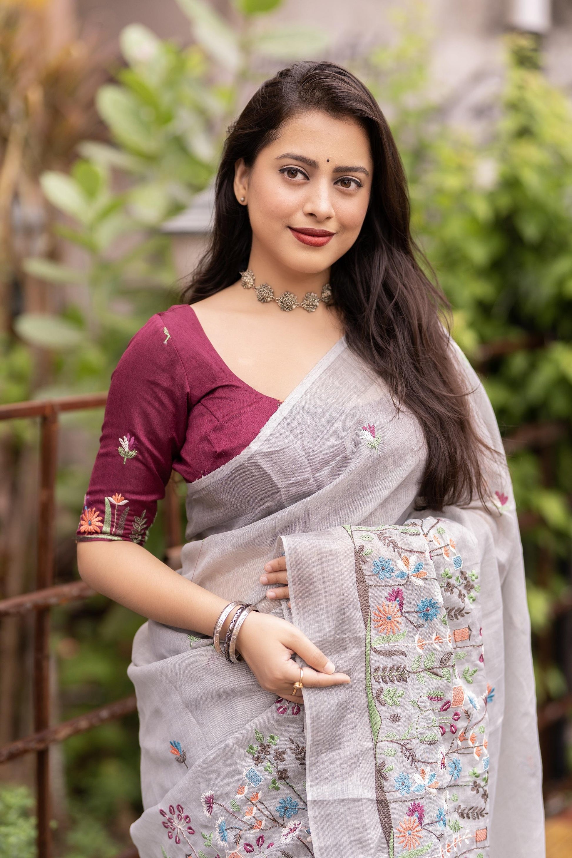 Grey Pure Linen Ethnic Motifs Saree with Unstitched Blouse - Hiral Fashion | Swadesiicart