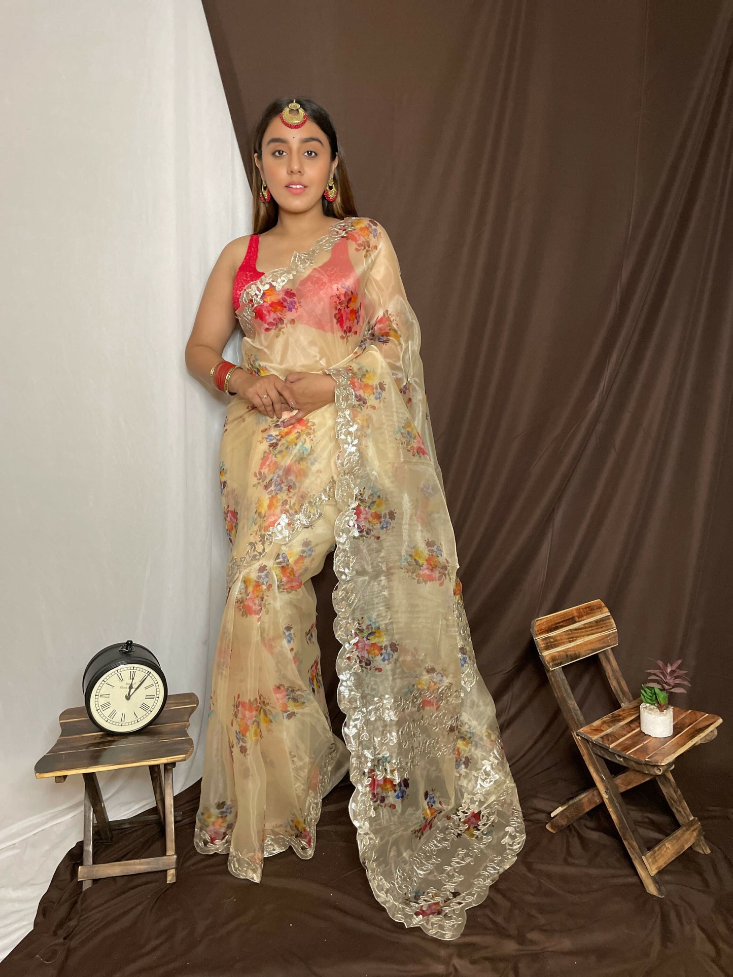 Vamsee Yashodha White Organza Saree - Swadesiicart