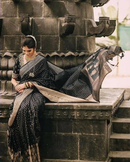 DEIANA'S Beautiful Designer Golden zari Soft Lichi Silk Saree - Black - Swadesiicart