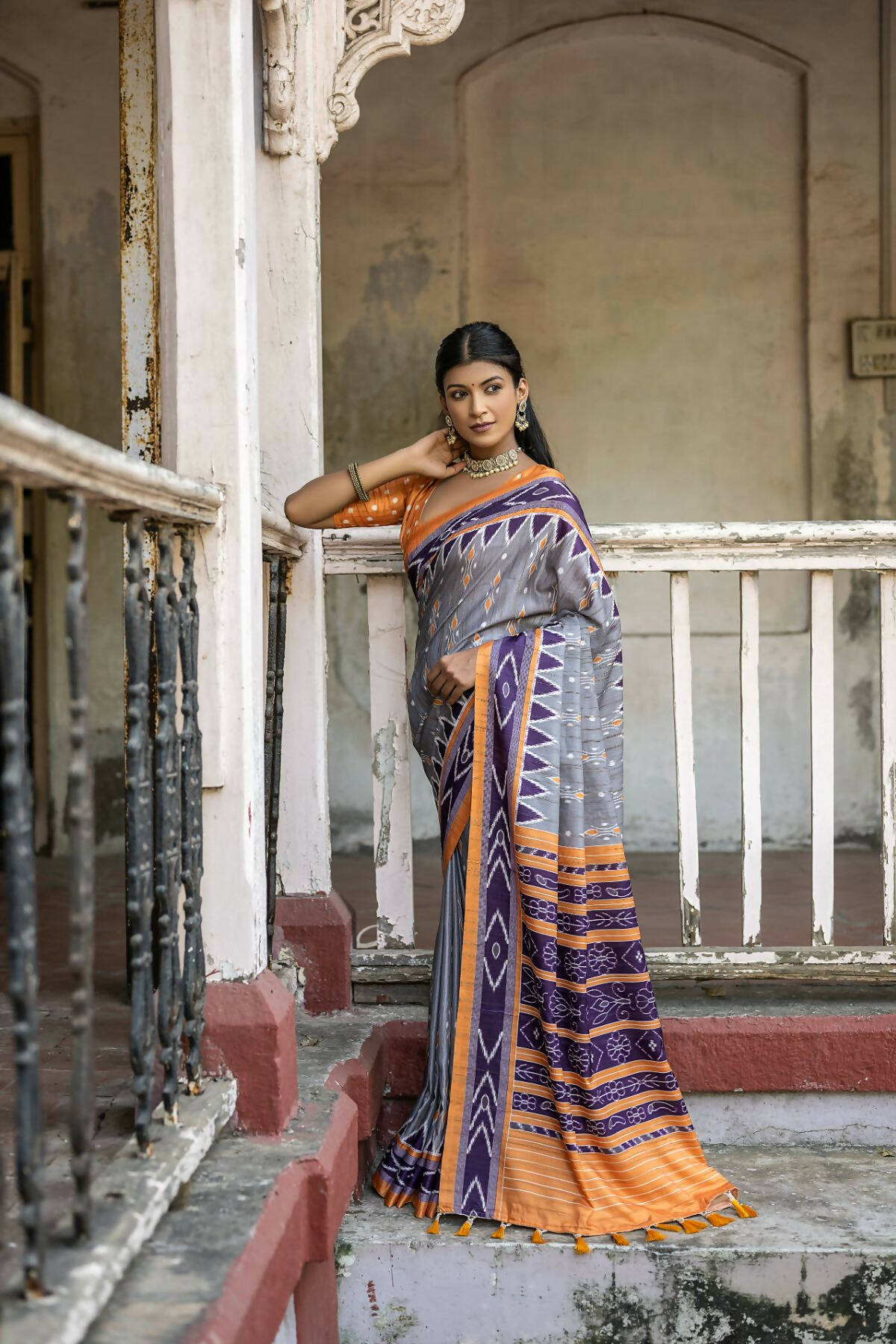 Vishnu Weaves Women's Grey Cotton Silk Printed Saree with Blouse - Swadesiicart