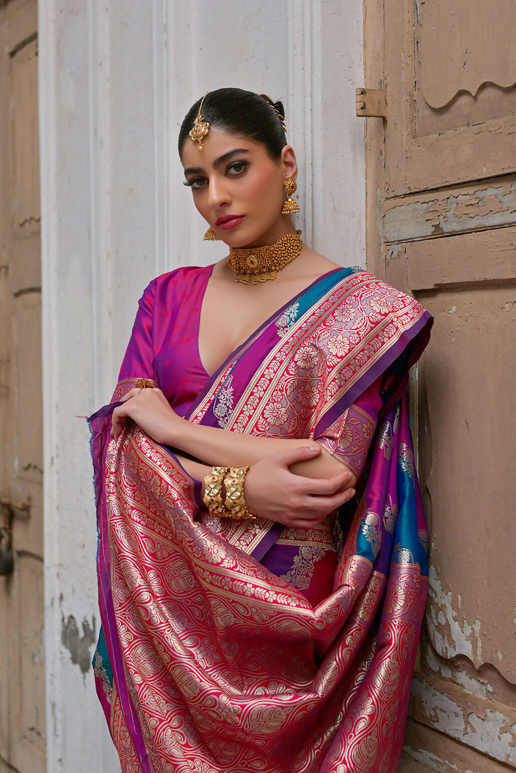 Vishnu Weaves Women's Pink Banarasi Silk Zari Woven Saree with Blouse - Swadesiicart