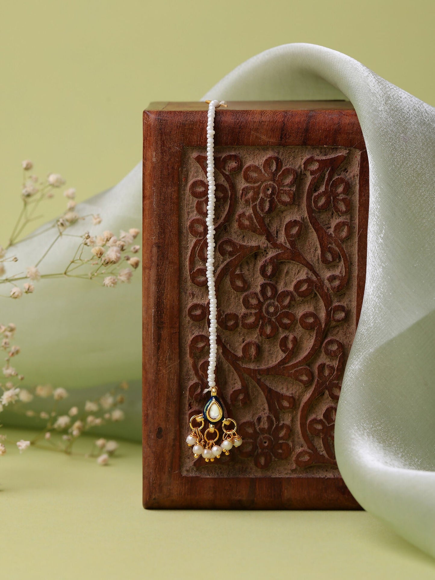 Ruby Raang Gold Polished Gold Kundan Maang Tikka | Swadesiicart