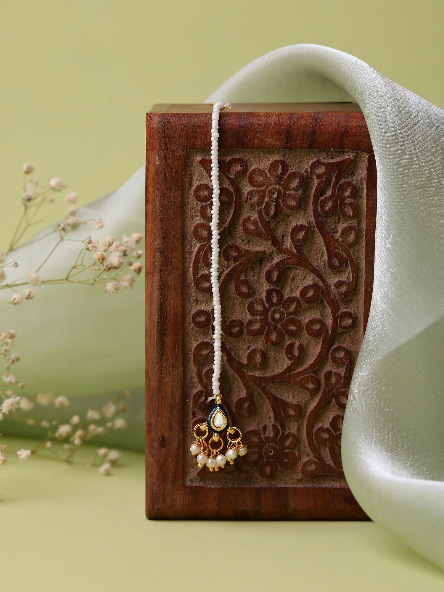 Ruby Raang Gold Polished Gold Kundan Maang Tikka | Swadesiicart