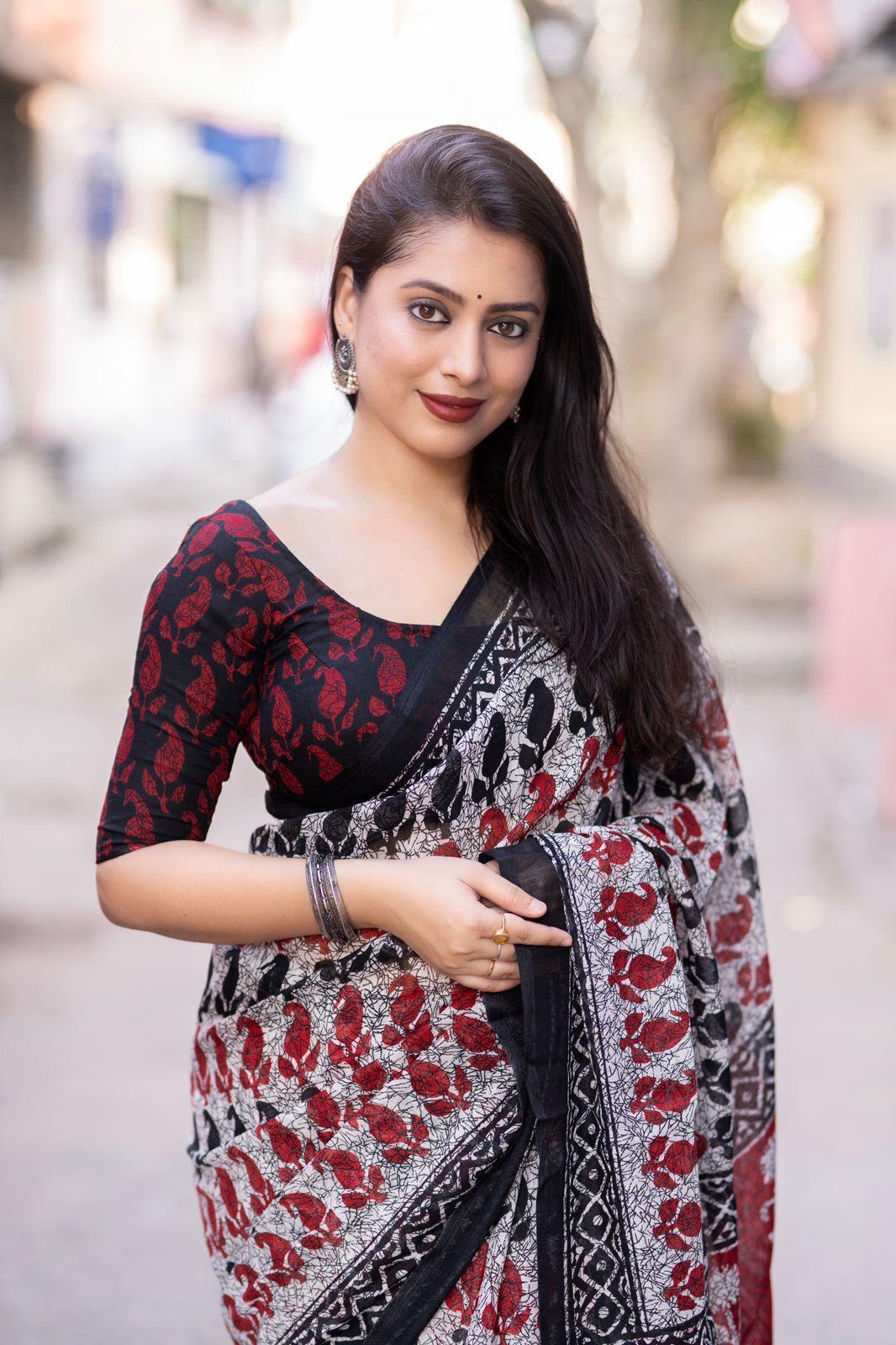 Grey Linen Blend Ethnic Motifs Saree with Unstitched Blouse - Hiral Fashion | Swadesiicart