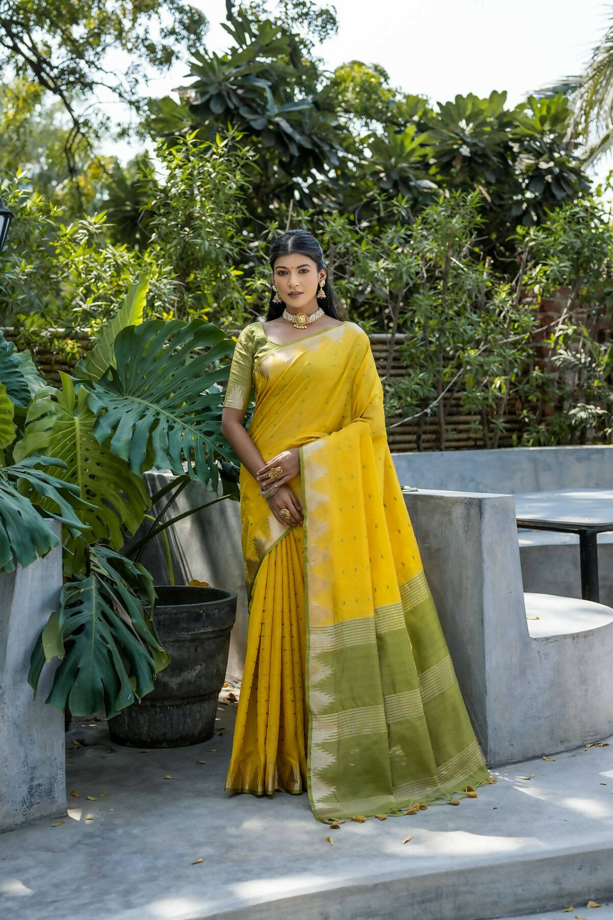 Vishnu Weaves Women's Yellow Raw Silk Zari Woven Saree with Blouse - Swadesiicart