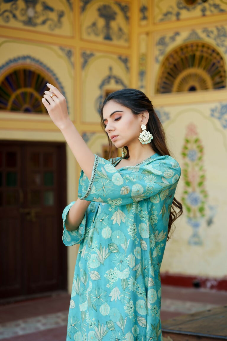 Vaasva Women Aqua Muslin Pleated Kurta & Pant Clothing Set | Swadesiicart