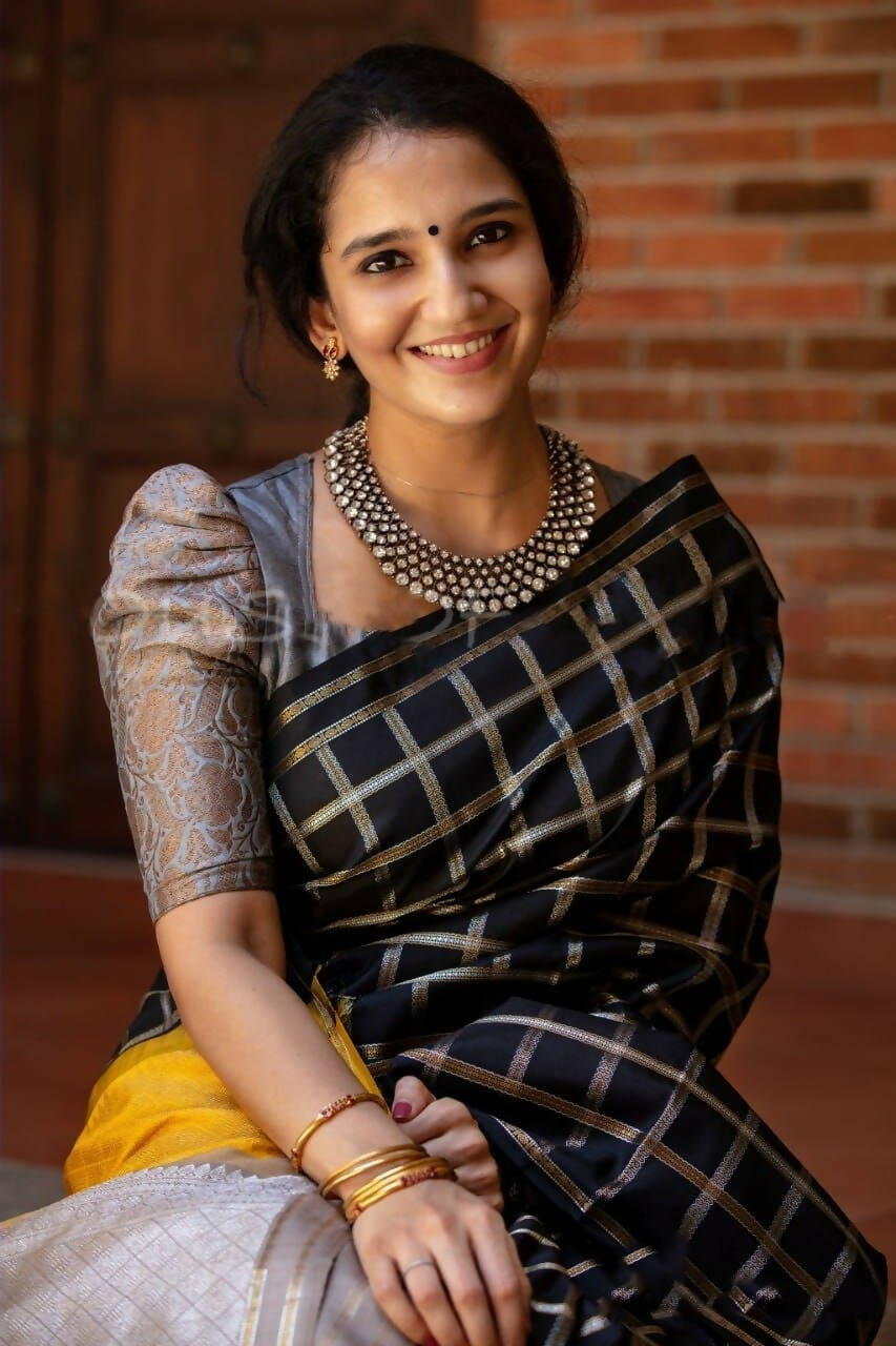 DEIANA'S Beautiful Designer Golden zari Soft Lichi Silk Saree - Black - Swadesiicart