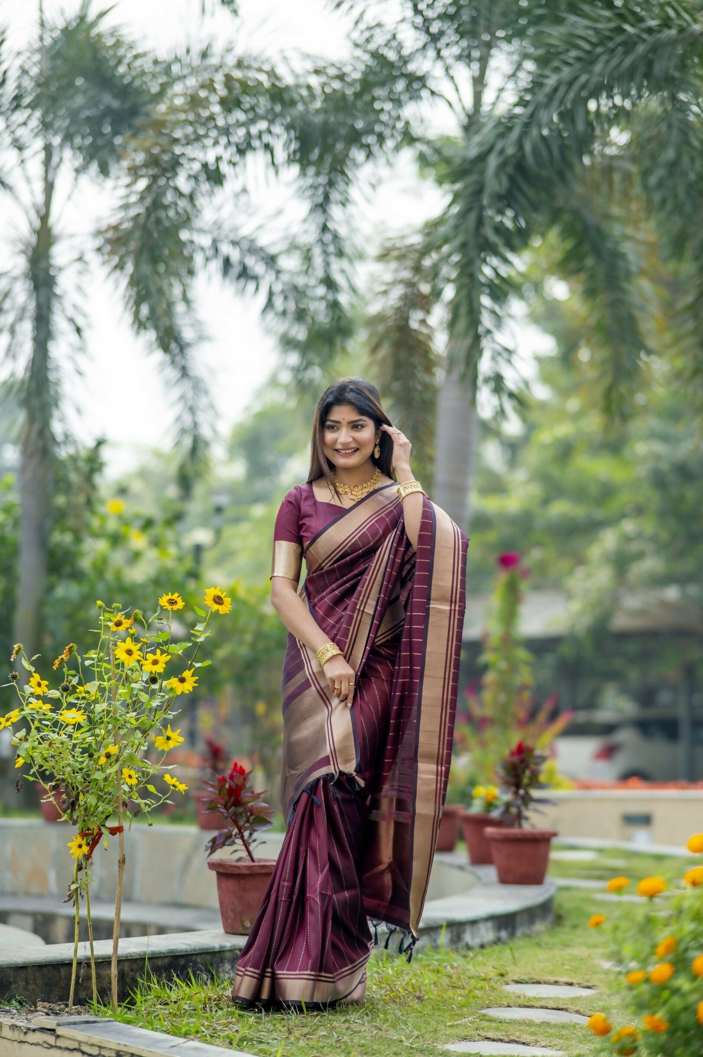 Vishnu Weaves Women's Maroon Raw Silk Saree with Blouse - Swadesiicart