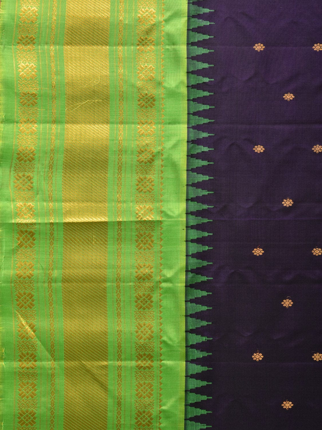 Green and Blue Gadwal Silk Handloom Saree with Mango Pallu Design - Global Threads | Swadesiicart