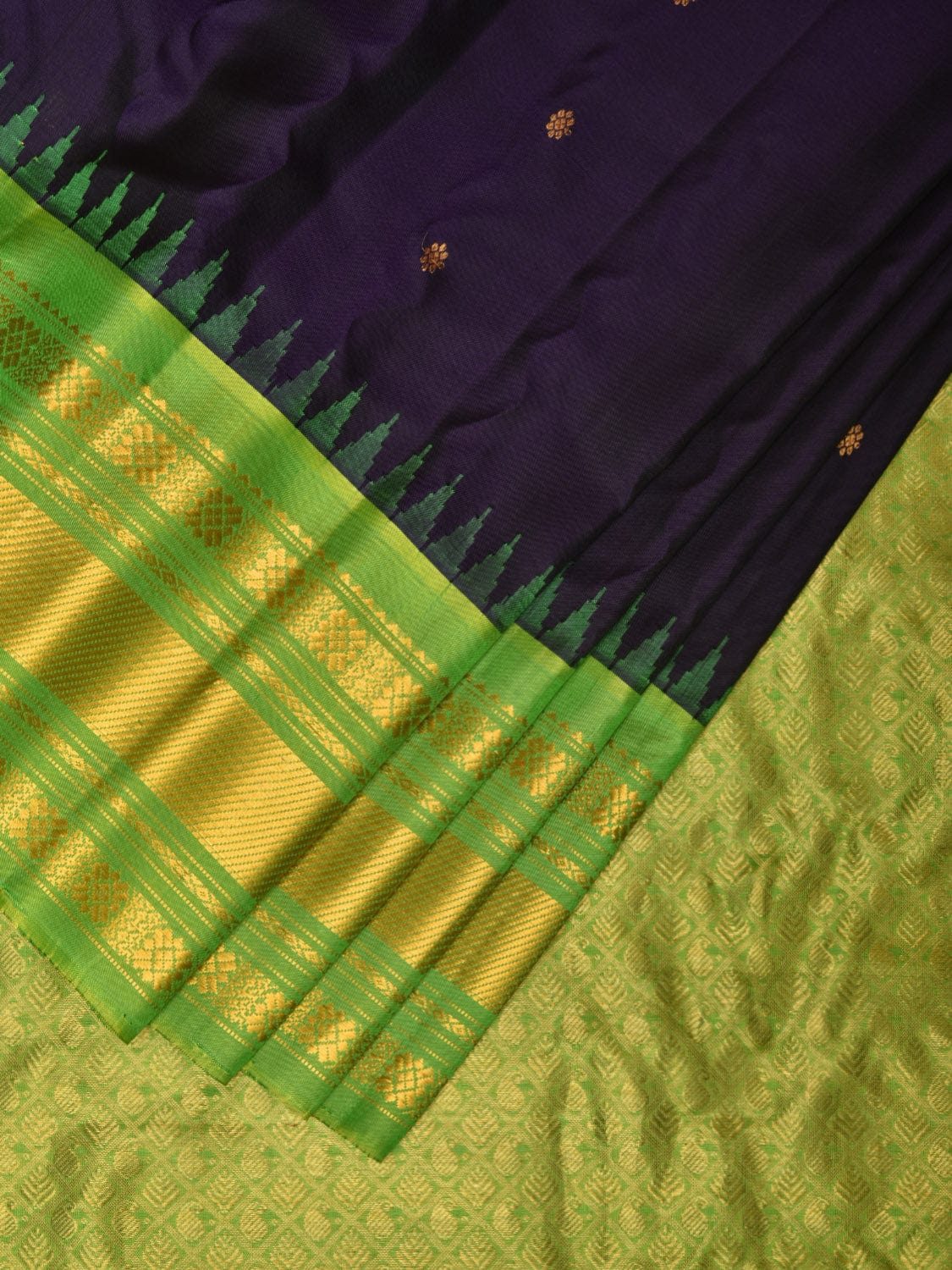 Green and Blue Gadwal Silk Handloom Saree with Mango Pallu Design - Global Threads | Swadesiicart