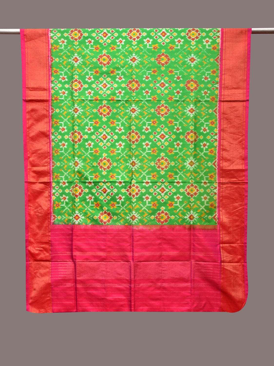 Green and Pink Pochampally Ikat Silk Handloom Dupatta with All Over Design - Global Threads | Swadesiicart