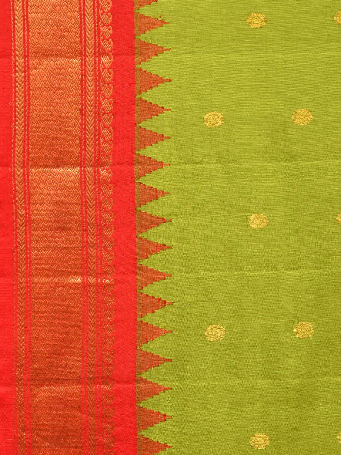 Green and Red Gadwal Silk Handloom Saree with Mango Pallu Design - Global Threads | Swadesiicart
