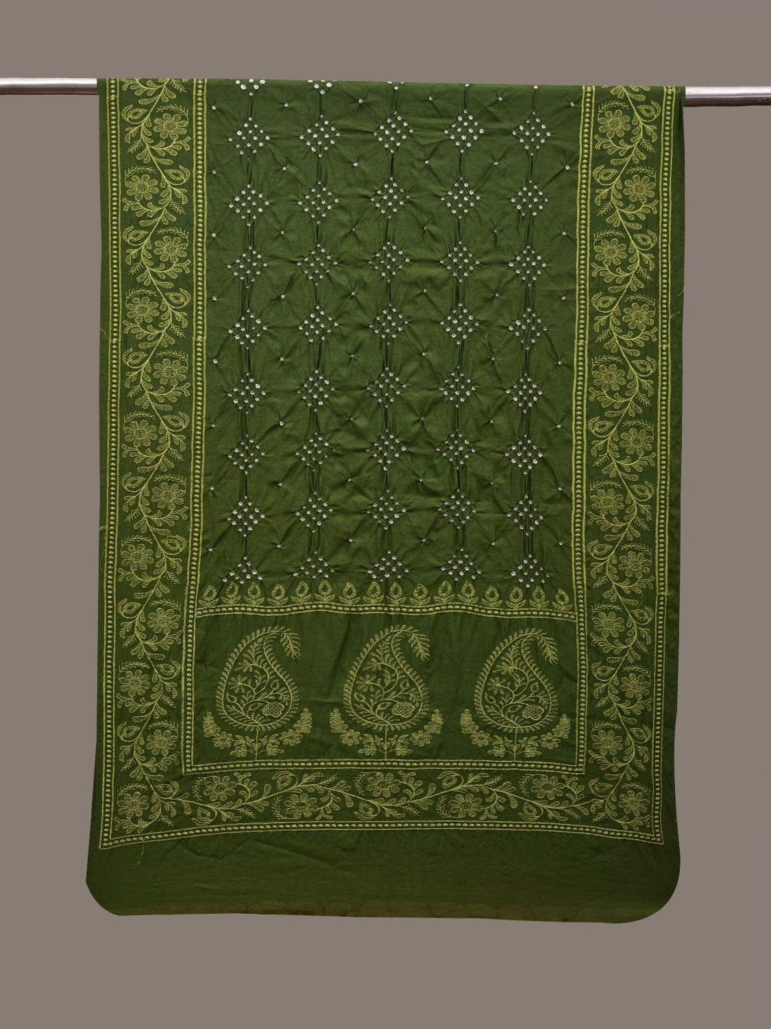 Green Bandhani Silk Handloom Stole with Mango Design - Global Threads | Swadesiicart