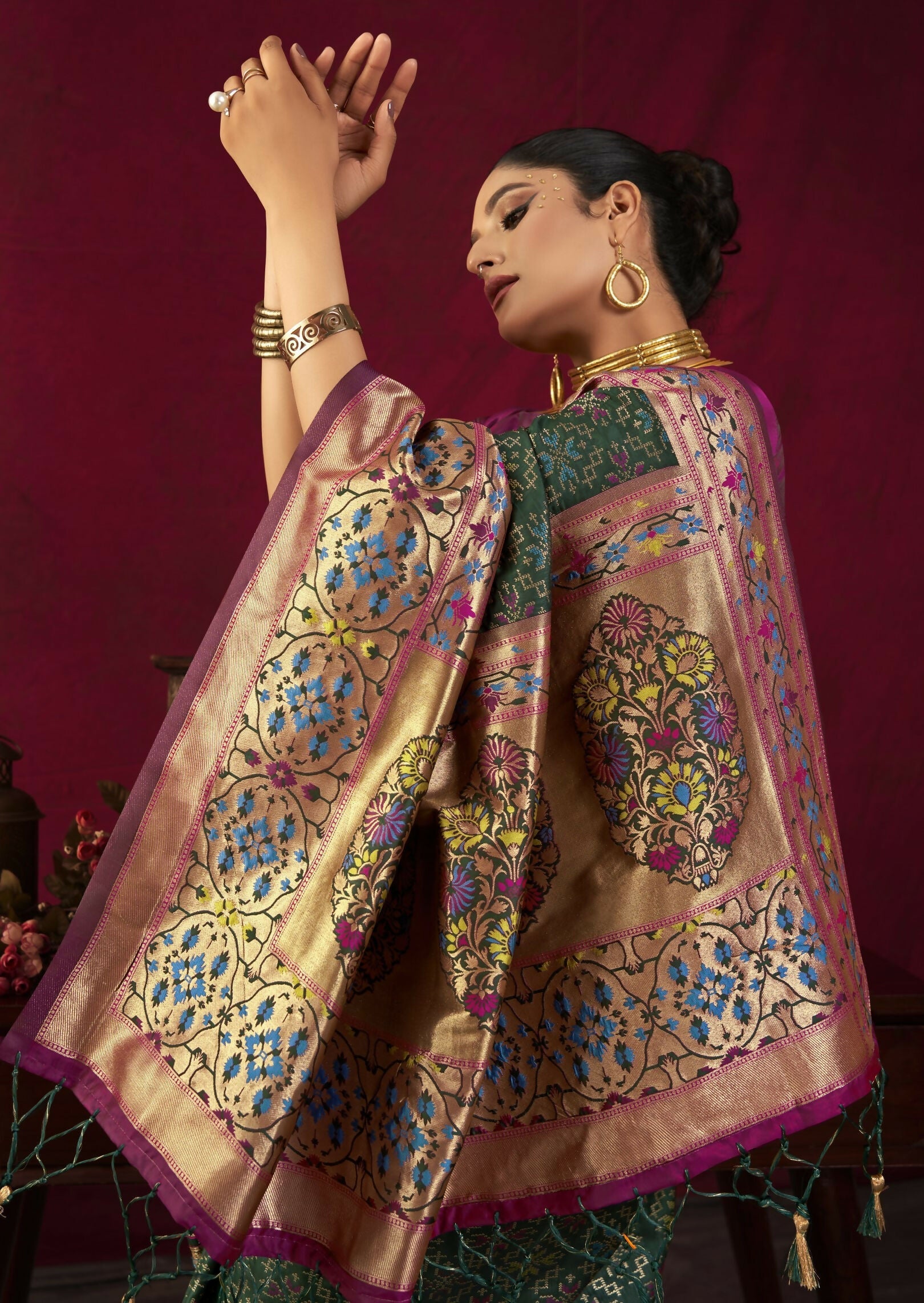 Vishnu Weaves Women's Bt-Green Paithani Silk Saree with Blouse - Swadesiicart