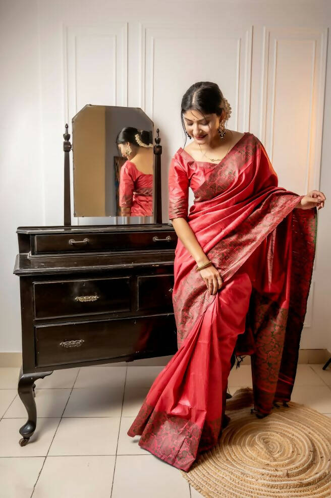 Vishnu Weaves Women's Gajri Handloom Raw Silk Woven Border Saree with Unstitched Blouse - Swadesiicart