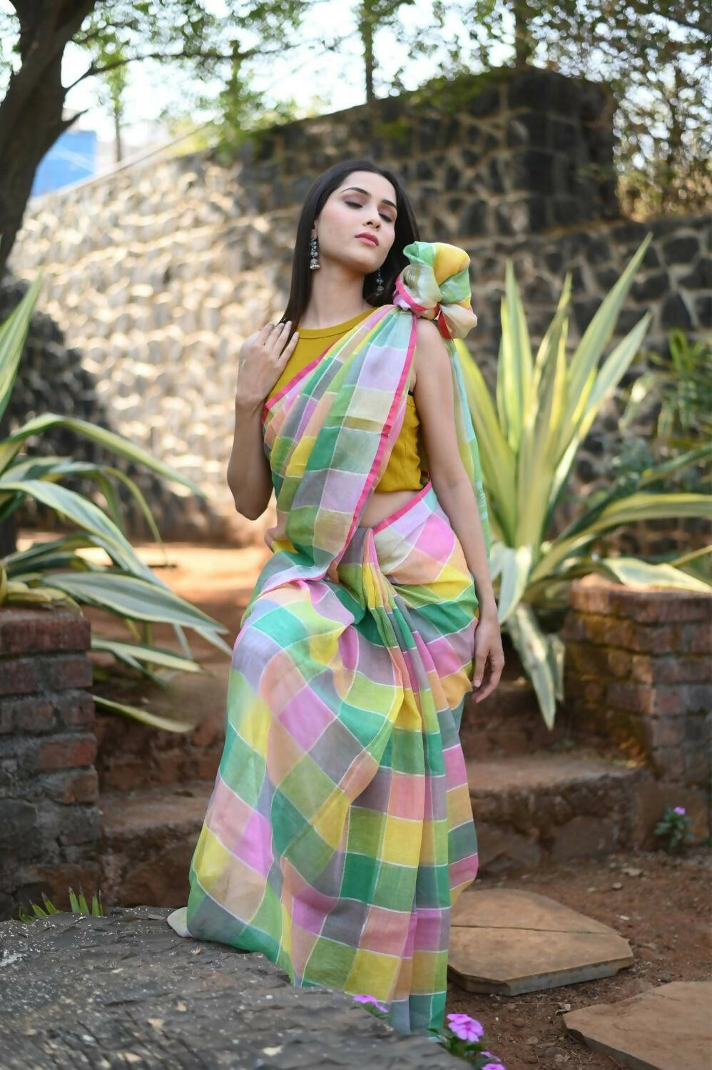 Very Much Indian Pure Linen Saree With Sleek Border And Exclusive Design - Beige | Swadesiicart