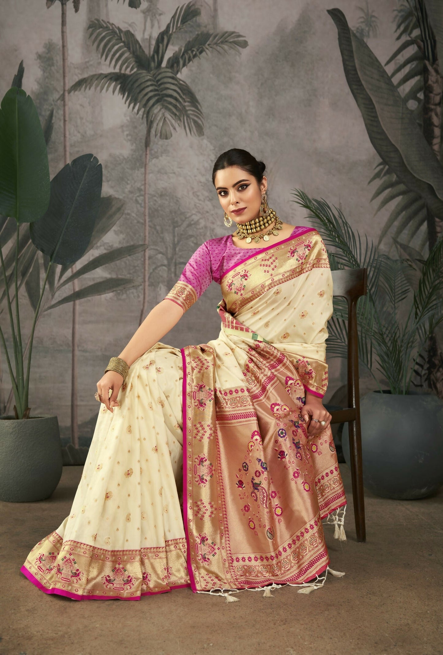 Vishnu Weaves Women's White Paithani Silk Saree with Blouse - Swadesiicart