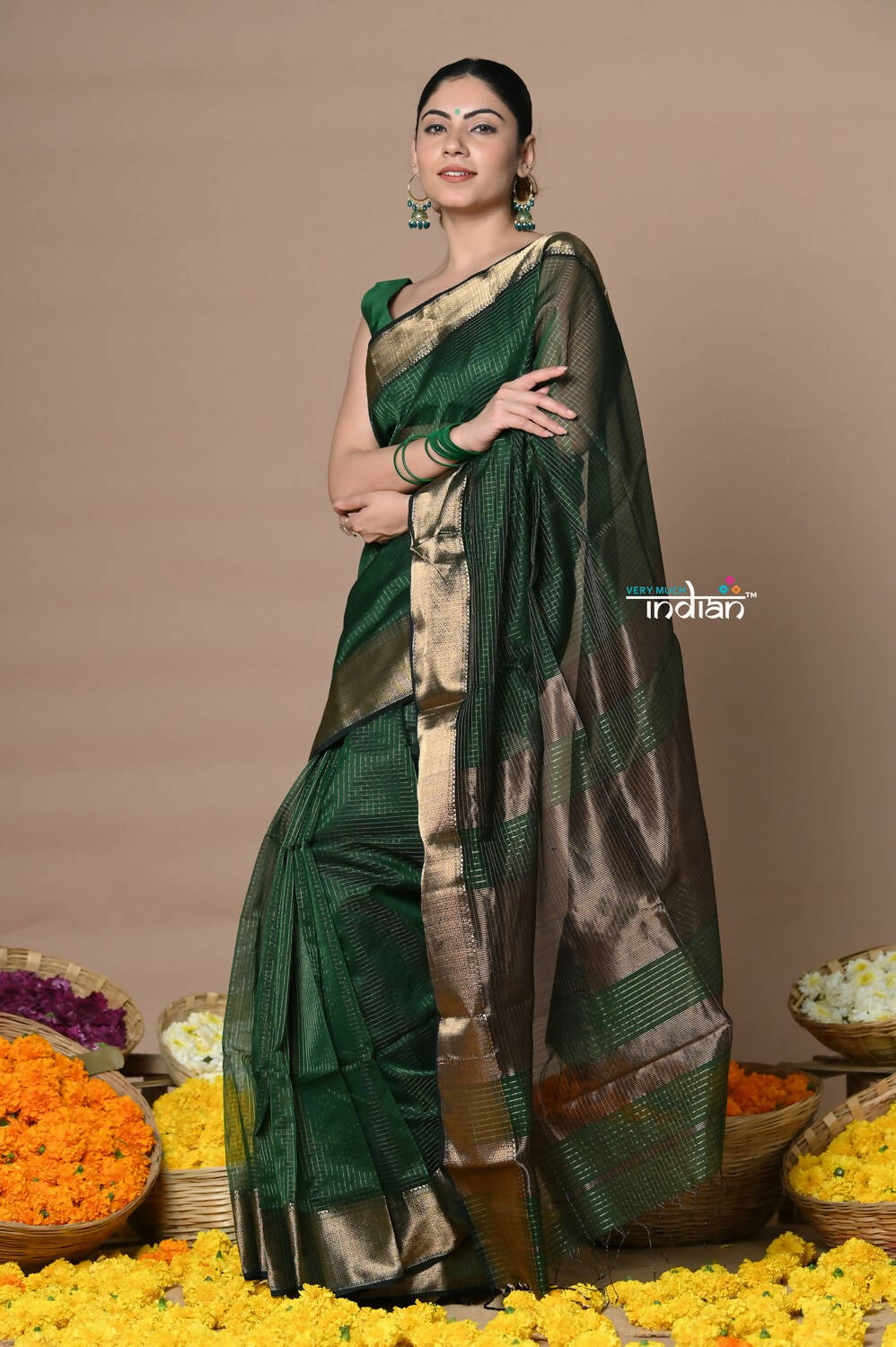 Very Much Indian Rajsi - Handloom Ari Checks Cotton Silk Saree With Golden Border - Bottle Green | Swadesiicart