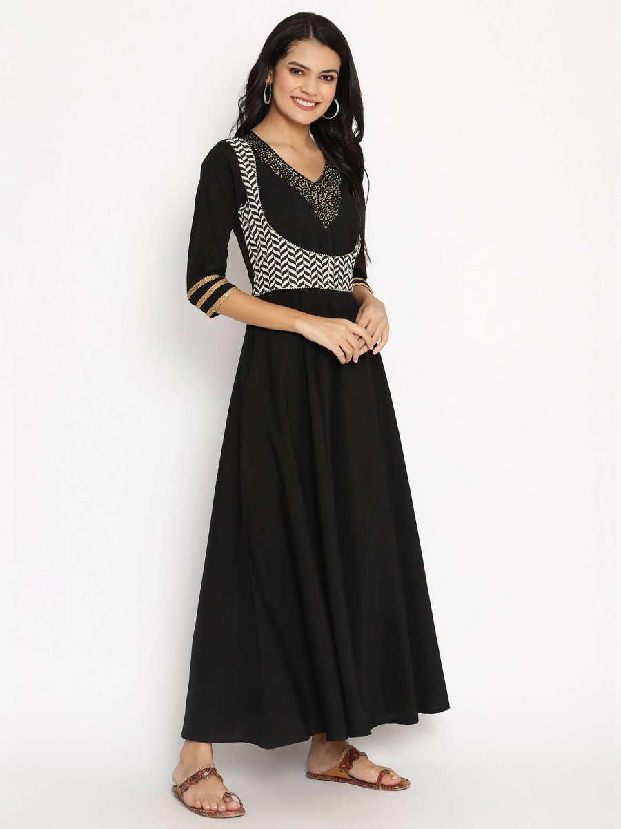 Ahalyaa Women's Black Crepe Printed Kurta | Swadesiicart