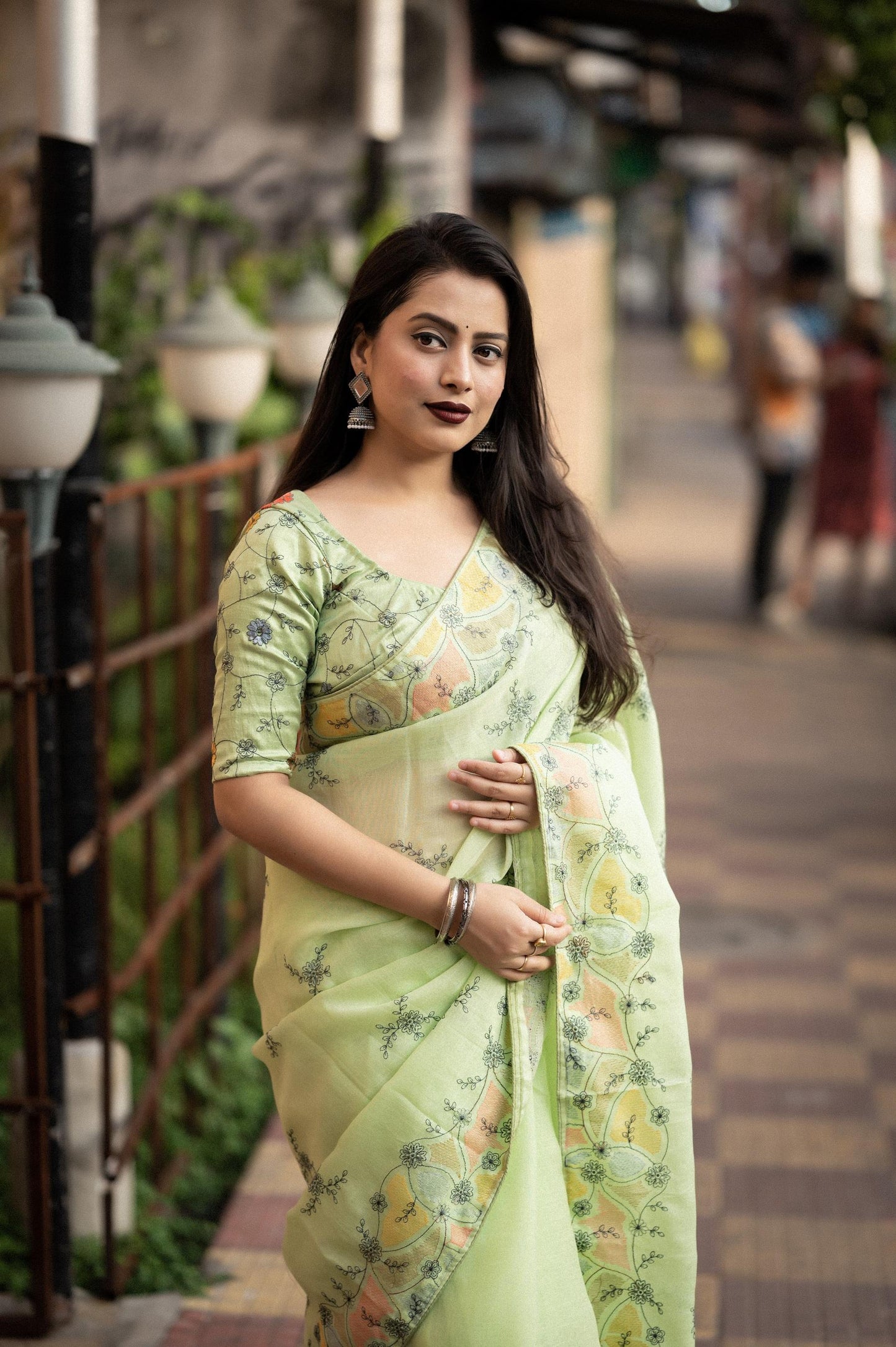 Green Pure Linen Ethnic Motifs Saree with Unstitched Blouse - Hiral Fashion | Swadesiicart