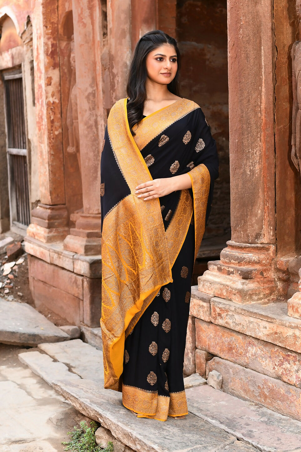 Joban Fashion Black Crepe Chiffon Pure Handloom Banarasi Silk Saree | Swadesiicart