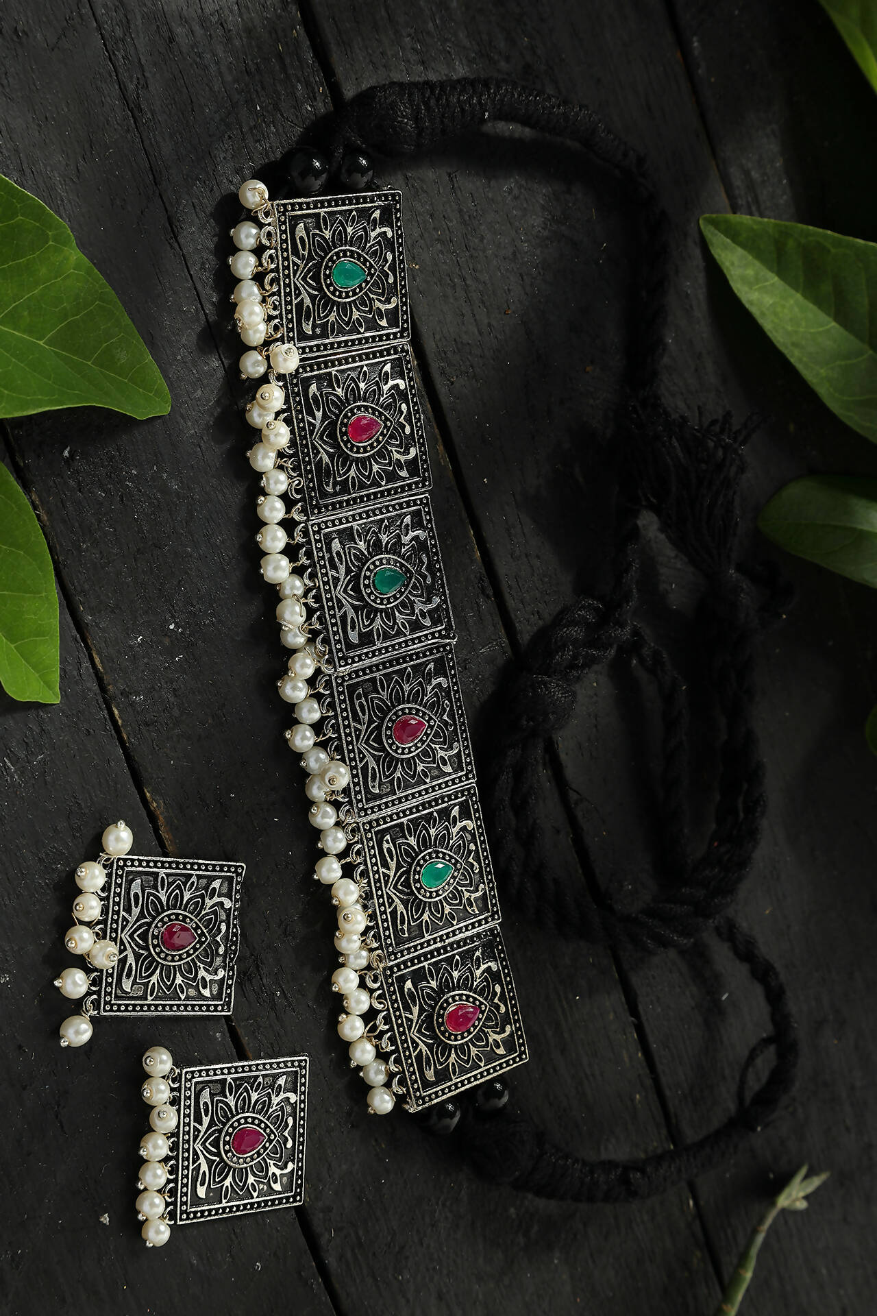 Mominos Fashion Johar Kamal Statement Silver-Plated Brass Finish Kundan/Pearls Choker For Women (Multi) | Swadesiicart