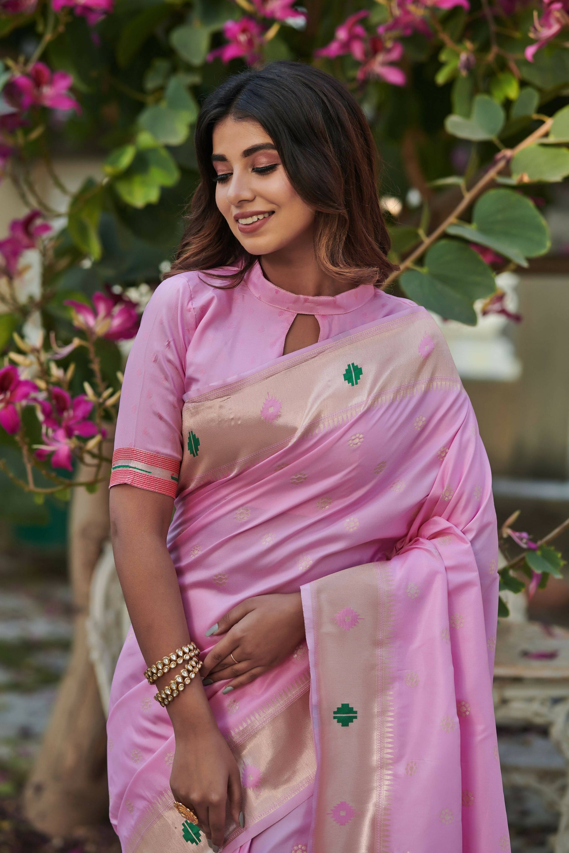 Vishnu Weaves Women's Baby Pink Banarasi Silk Zari Woven Paithani Saree with Unstitched Blouse - Swadesiicart