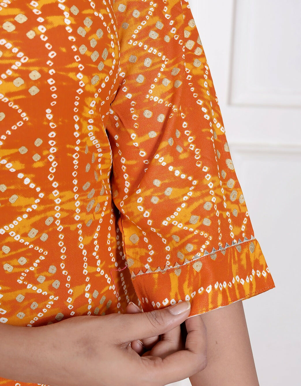 Miravan Womens Yellow Bandhani Printed Straight Kurti - Swadesiicart