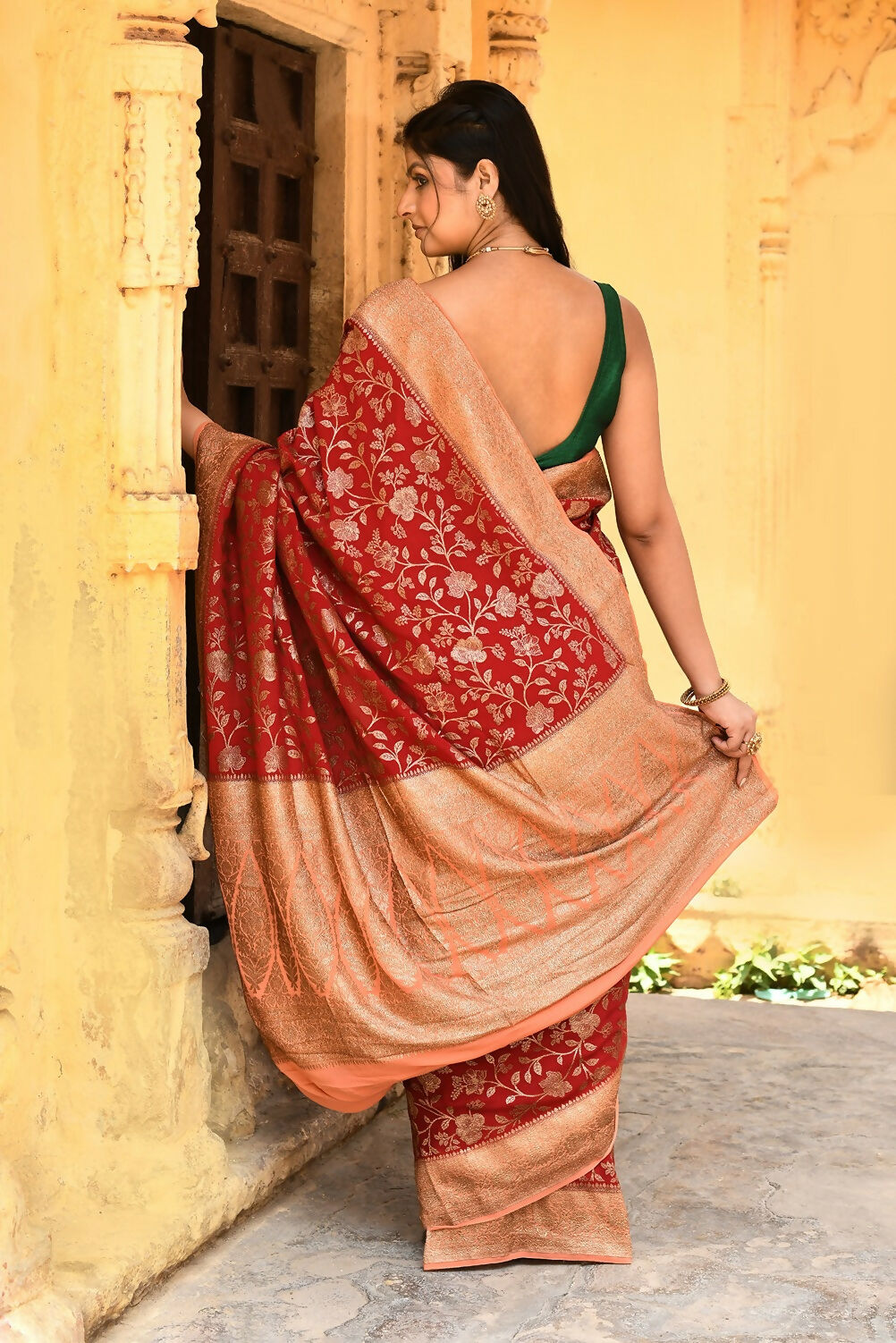 Joban Fashion Red Crepe Chiffon Pure Handloom Banarasi Silk Saree | Swadesiicart