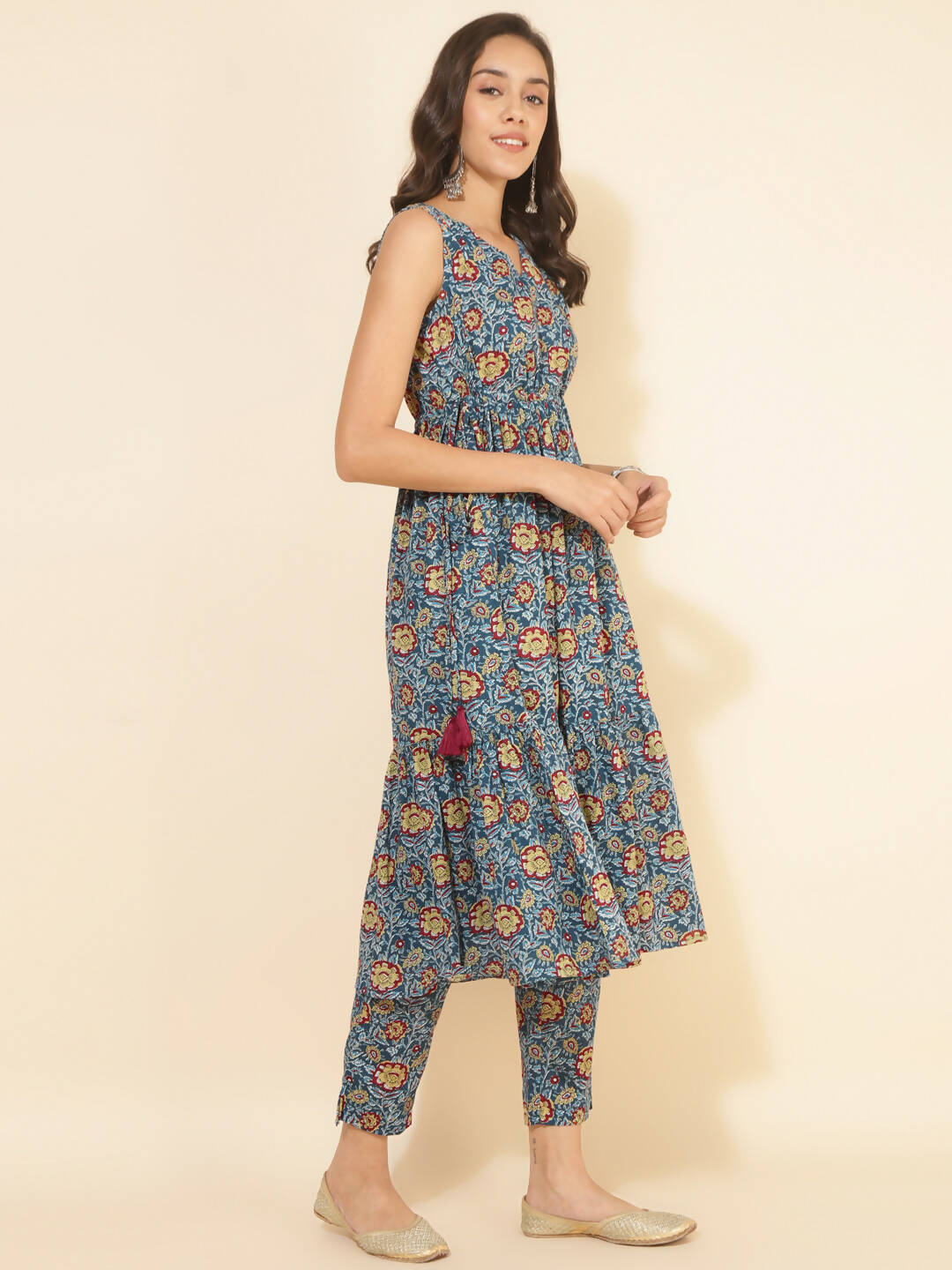 Janasya Women's Blue Cotton Floral Printed Casual Flared Kurta Set | Swadesiicart