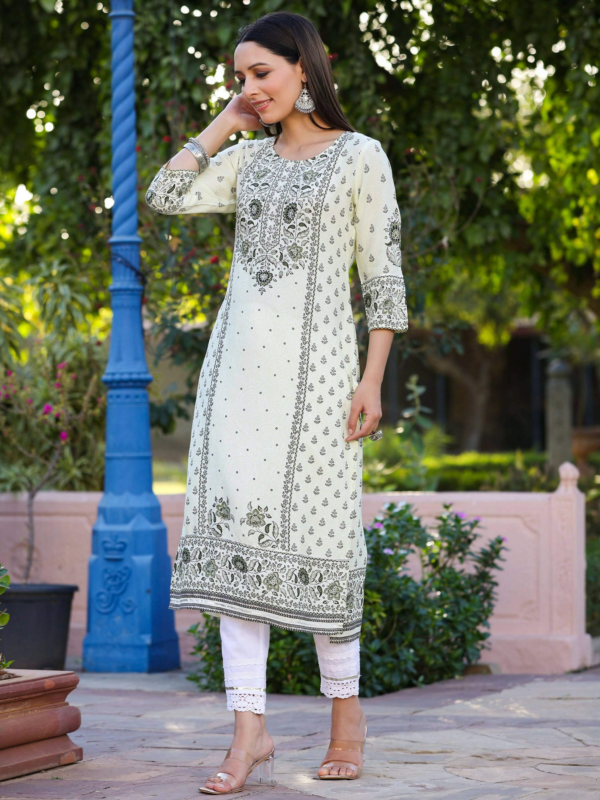 Juniper Women's Green Rayon Staple Kalamkari Floral Placement Printed Kurta | Swadesiicart