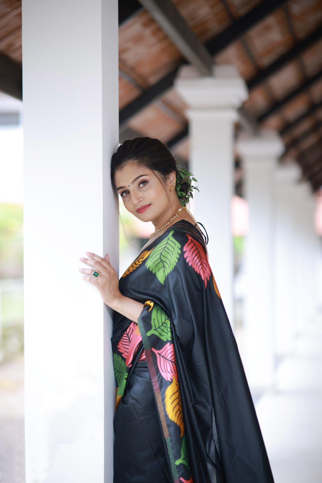 Black Pure Silk Woven Design Saree with Unstitched Blouse - Hiral Fashion | Swadesiicart