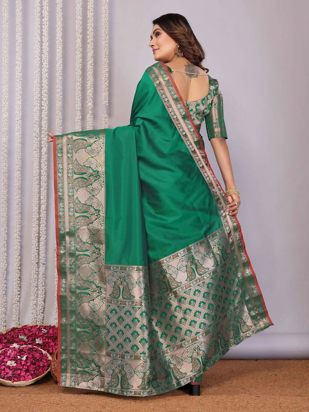 Joban Fashion Green Woven Banarasi Silk Sarees | Swadesiicart