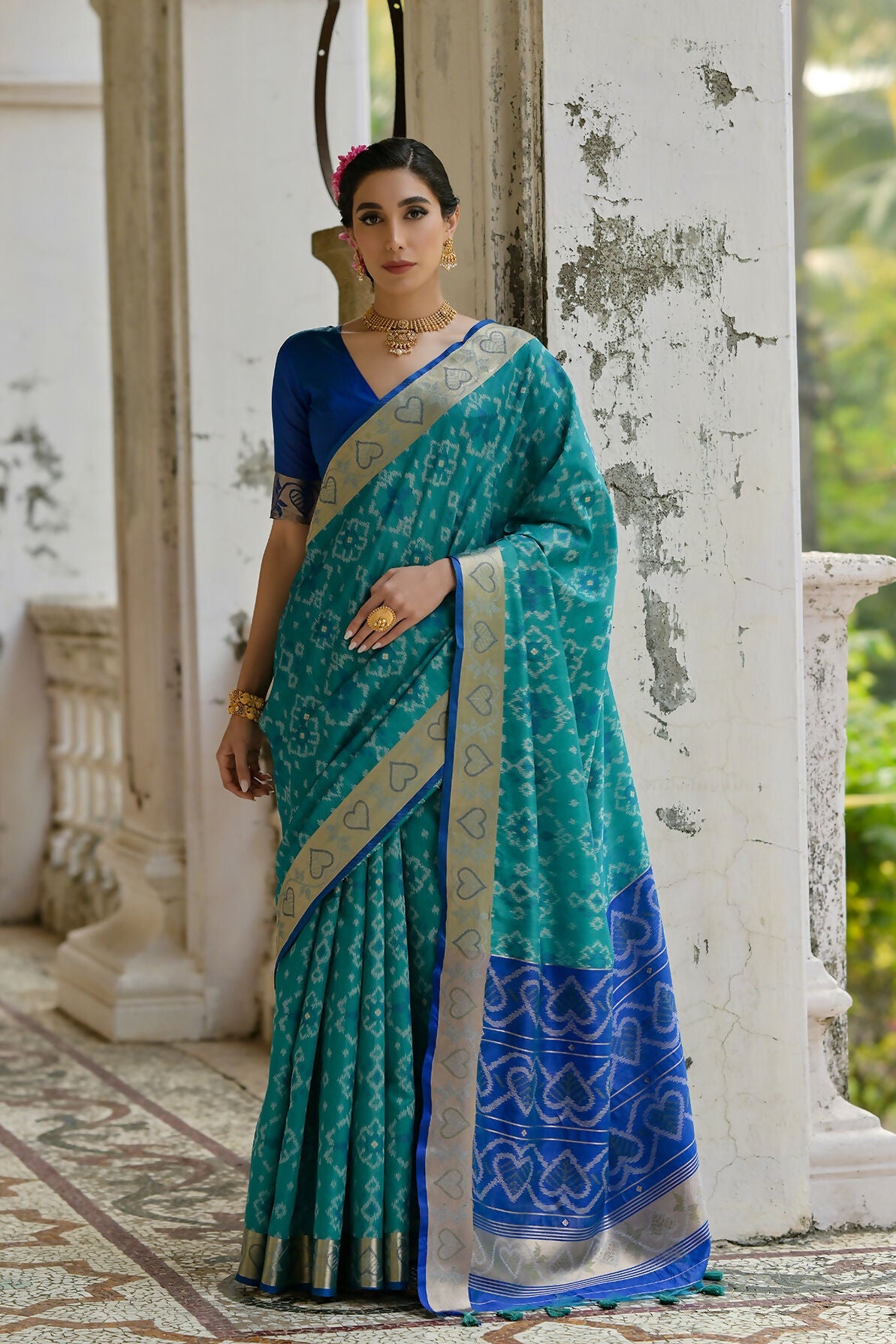 Vishnu Weaves Women's Firozi Raw Silk Thread Ikkat Woven Saree with Blouse - Swadesiicart