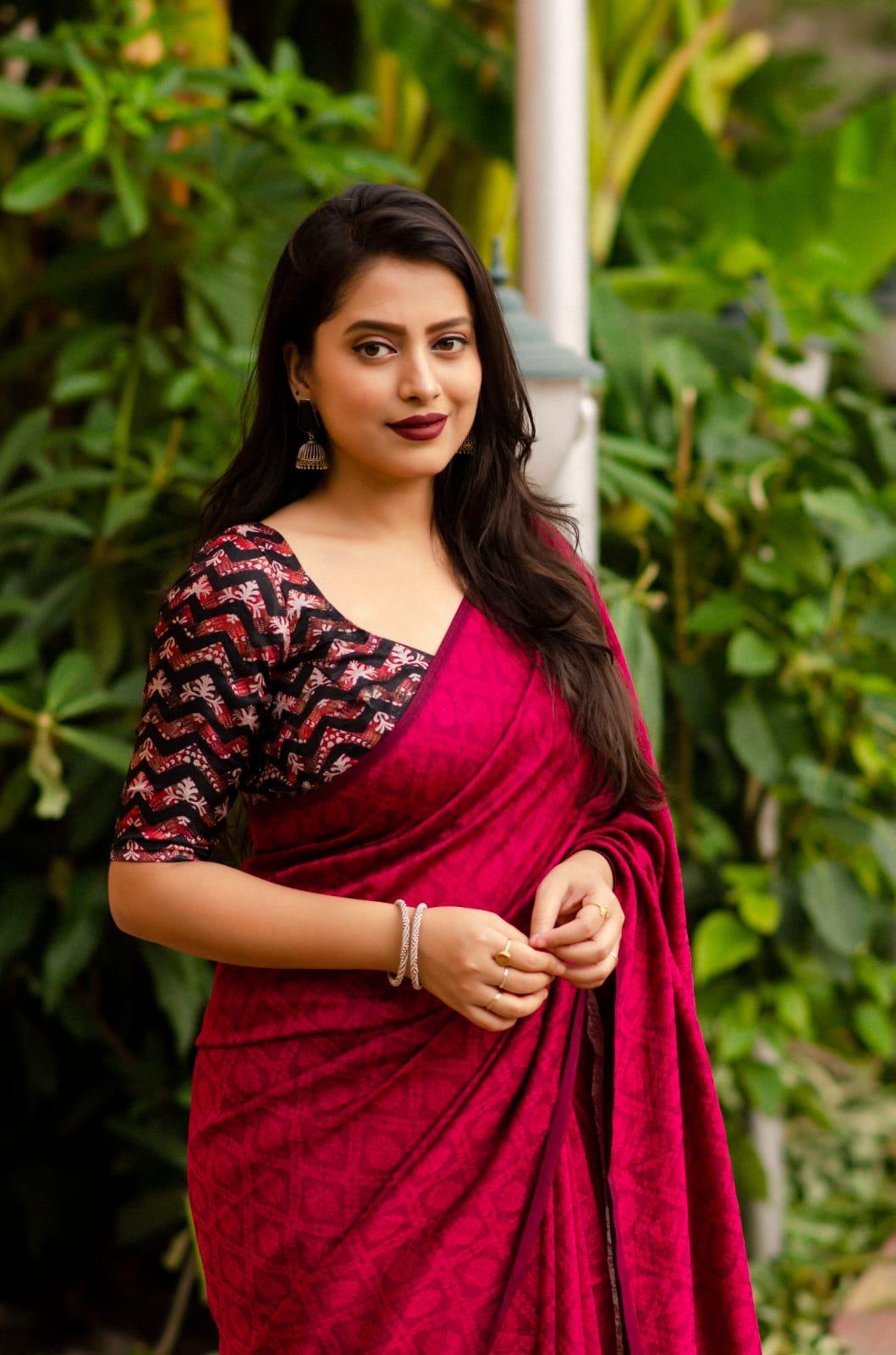 Red Jute Silk Woven Design Saree with Unstitched Blouse - Hiral Fashion | Swadesiicart