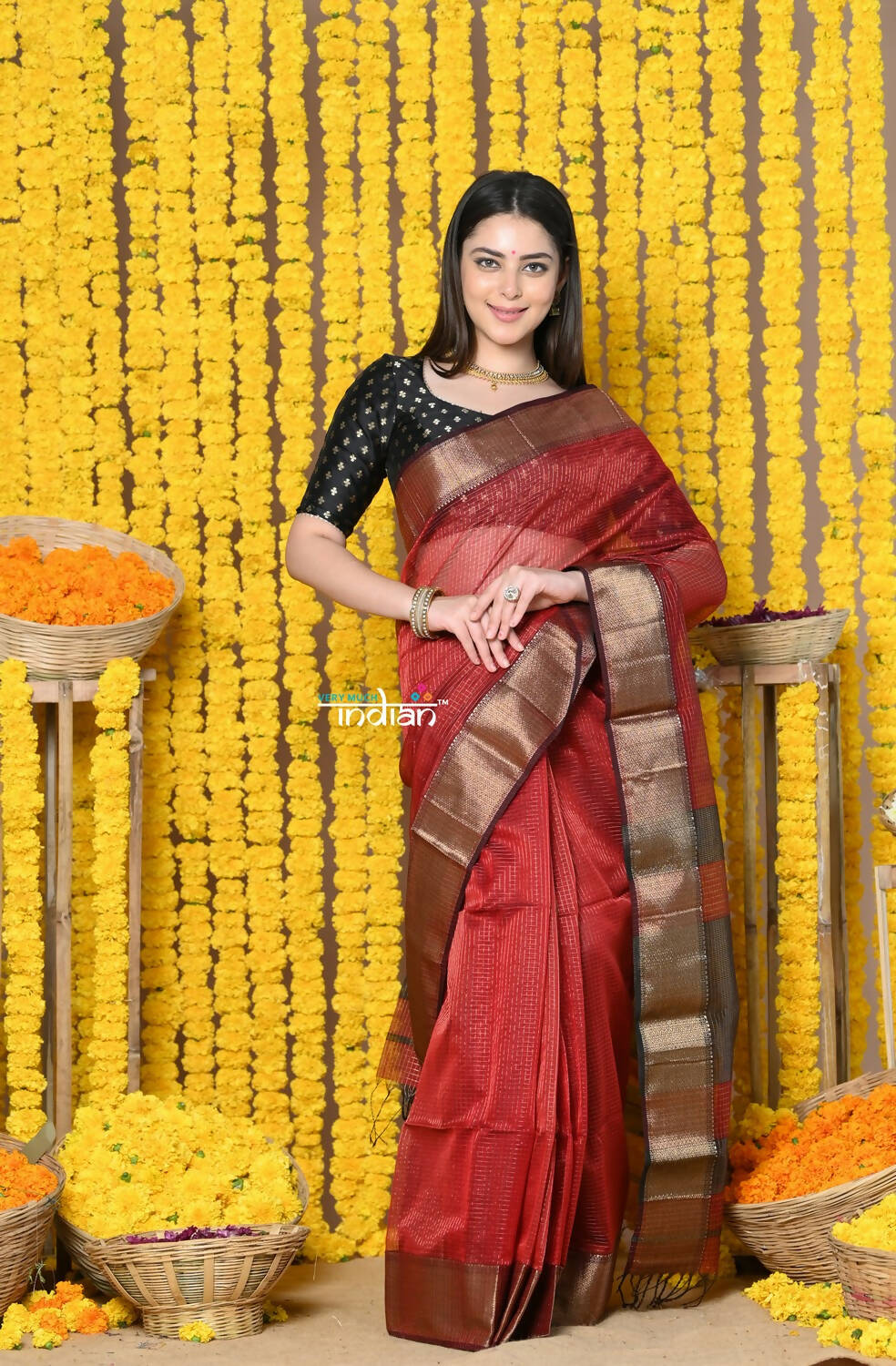 Very Much Indian Rajsi - Handloom Ari Checks Cotton Silk Saree With Golden Border - Maroon | Swadesiicart