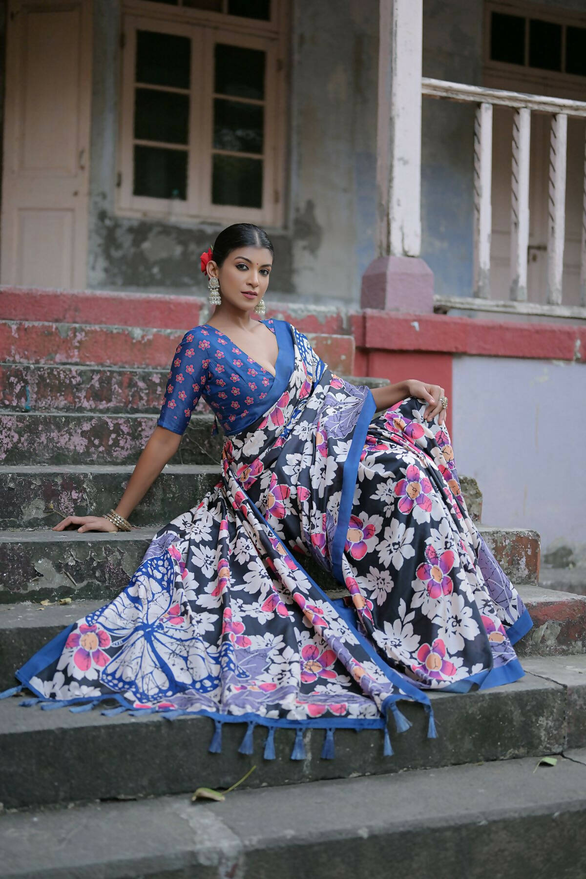 Vishnu Weaves Women's Black Cotton Silk Printed Saree with Blouse - Swadesiicart