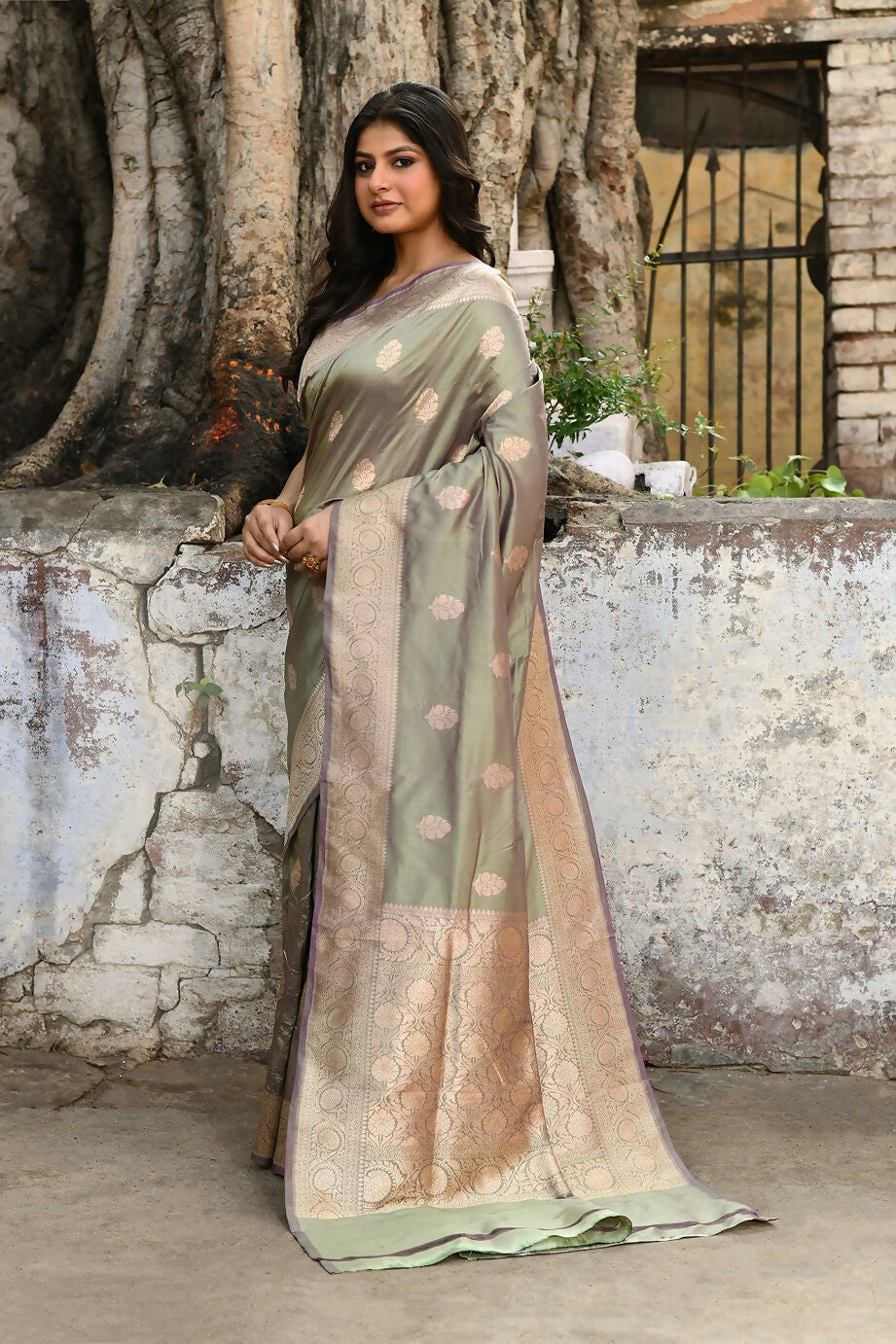 Joban Fashion Pea Green Pure Katan Pure Handloom Banarasi Silk Saree | Swadesiicart